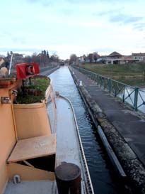 pont-canal de Digoin, bateau d'argile et d'eau, péniche d'argile et d'eau